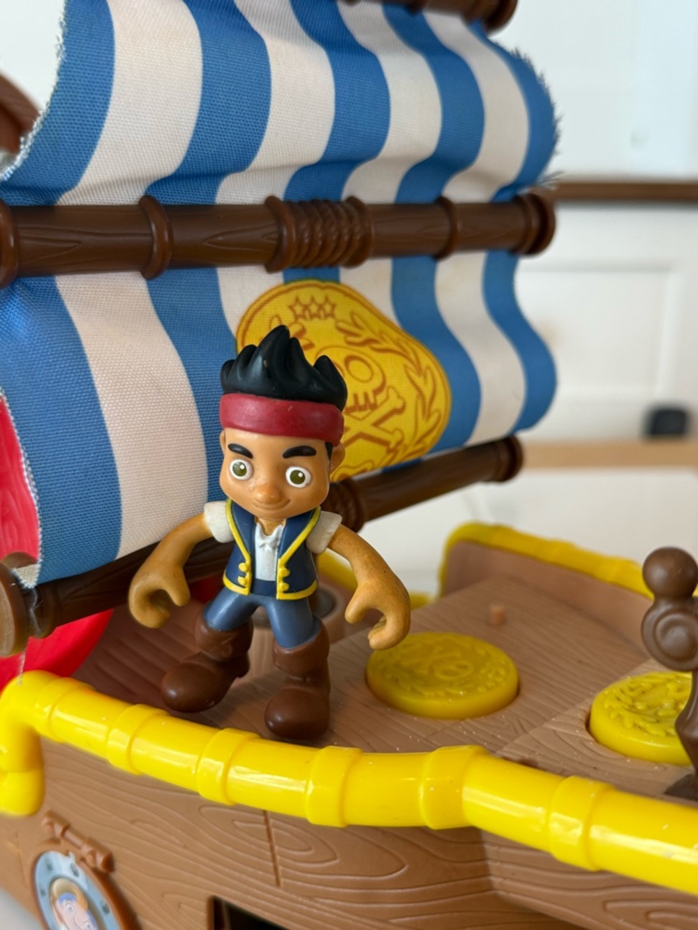 Disney Jake & The Neverland Pirate Ship & Telescope Lot -Ship Talks & Sings 2011 - Picture 10 of 16
